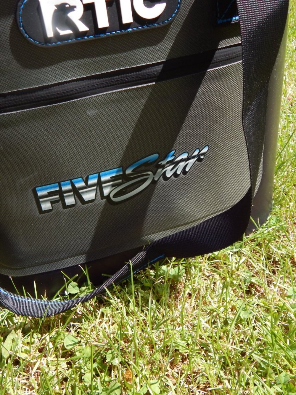 RTIC 20 Can Soft Pack Cooler Leakproof Ultra Insulated Bag *** NEW NEVER USED - Picture 2 of 6